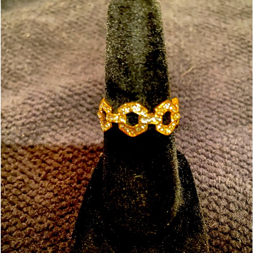 Gorgeous little costume jewelry ring